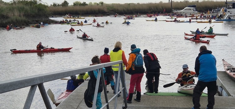 300 Wassersportler auf der Weser bei Wind und Wetter 