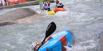 Spektakuläre Ausscheidungsrennen auf dem Eiskanal im „Kanu-Slalom Extreme“