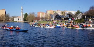 Paddelgetümmel und Fanfarenklänge in Neustädter Havelbucht