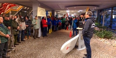 Kanuten fordern Durchgängigkeit für Boote auf der Lippe