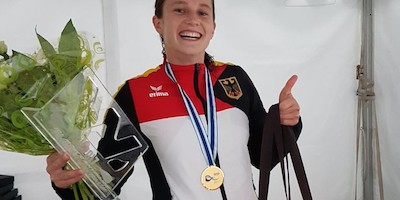 Caroline Trompeter wird erste Slalom Extreme-Weltmeisterin in Pau