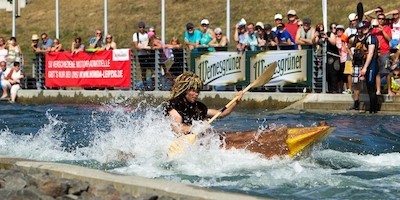Superhelden, Krümelmonster und Hai-Alarm: Das große Pappbootrennen im Kanupark