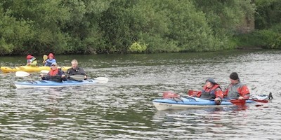 Sehende und Nichtsehende erleben die Ems vom Boot aus