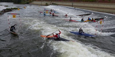 Kanu hoch 4 - Slalom in allen Variationen