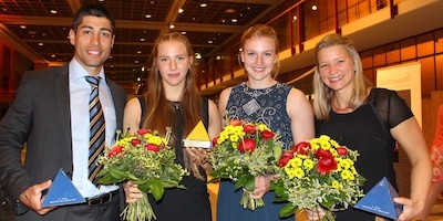 Sarah Brüßler & Carola Schmidt erhalten Goldene Pyramide