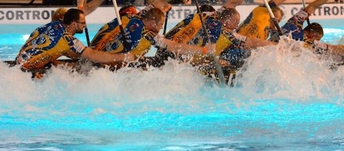 Paddler lassen Chlorwasser in Rostocker Neptunschwimmhalle brodeln