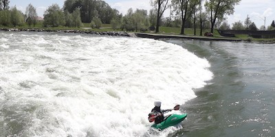 Spektakuläre Moves bei der EM im Kanu-Freestyle in Plattling