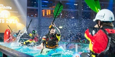 Kanu-Freestyle Action beim Ball des Sports