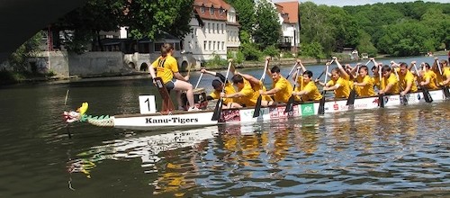 Drachenbootrennen beim Hansefest auf der Saale