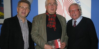 100 Jahre DKV - Friedhelm Wollner recherchiert im Kanumuseum am Eiskanal