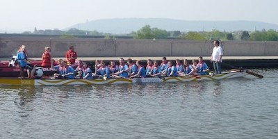 Alte Fahrt mit Drachenboottaufe und besonderen Teilnehmern