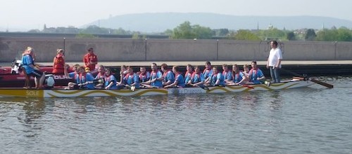 Alte Fahrt mit Drachenboottaufe und besonderen Teilnehmern