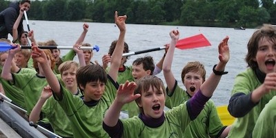 Junge Drachenbootpaddler bewiesen Ehrgeiz und Teamarbeit