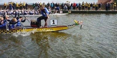 Spannende Drachenboot-Rennen auf der Alten Fahrt