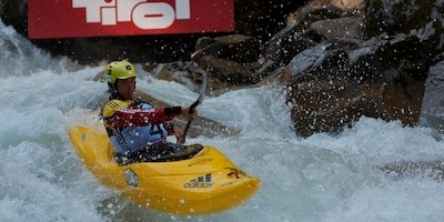 Sam Sutton verteidigt seinen Titel als adidas Sickline Extreme Kayak