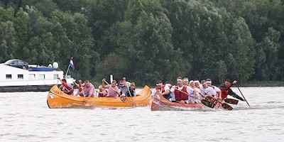 Kanu Party am Rhein