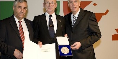 NRW-Sportplakette für Franz-Peter Walkowski