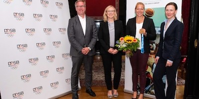 Olympiasiegerin Tina Dietze startet Ausbildung bei Adecco in Leipzig