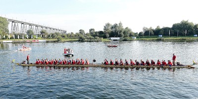 50er Drachenboot beim 49. Weser Marathon