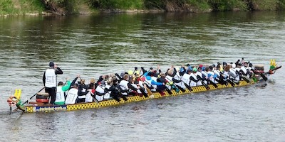 Premiere für 50er Drachenboot beim Wesermarathon